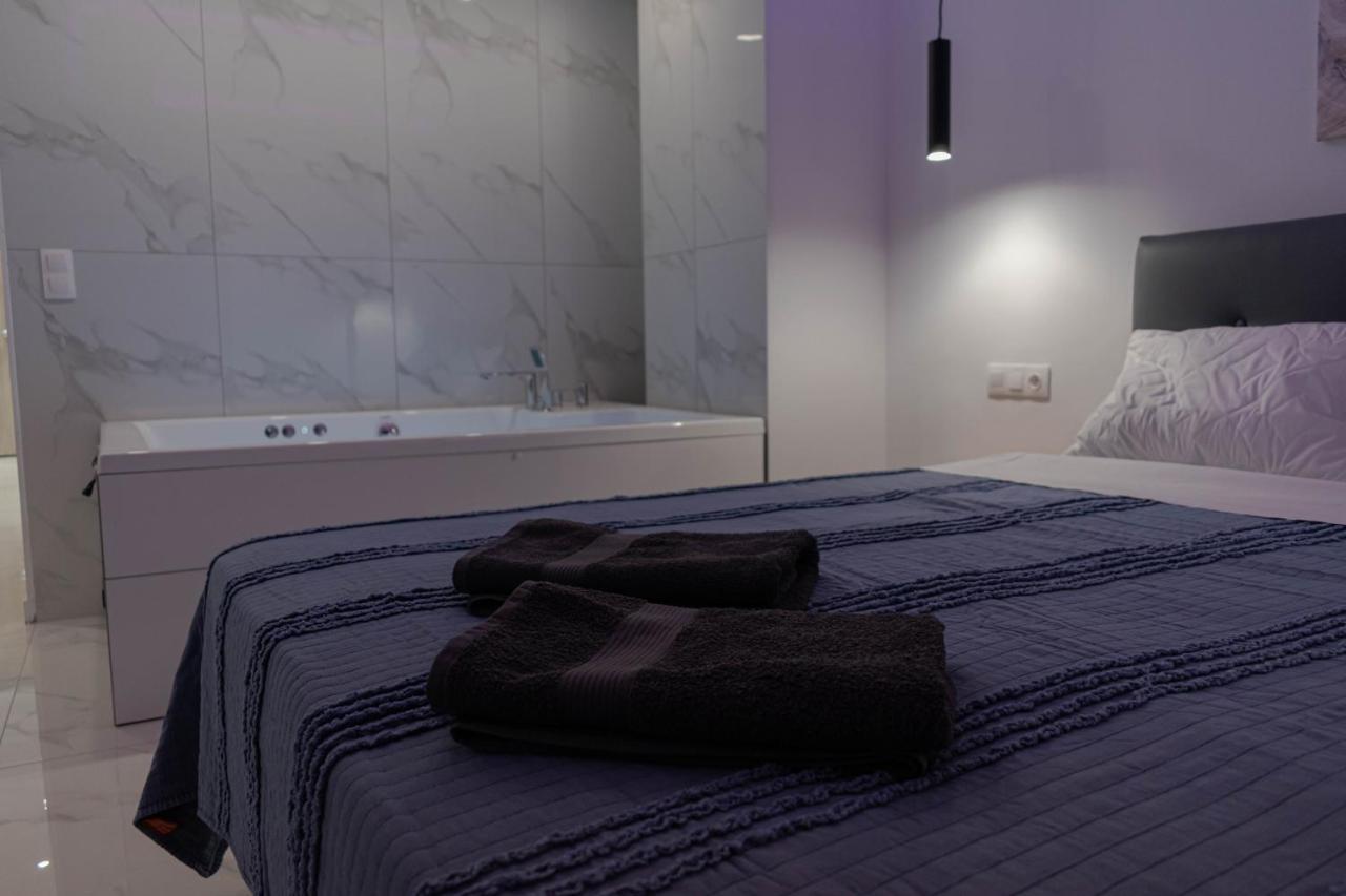 Athens Jacuzzi Apartment Buitenkant foto